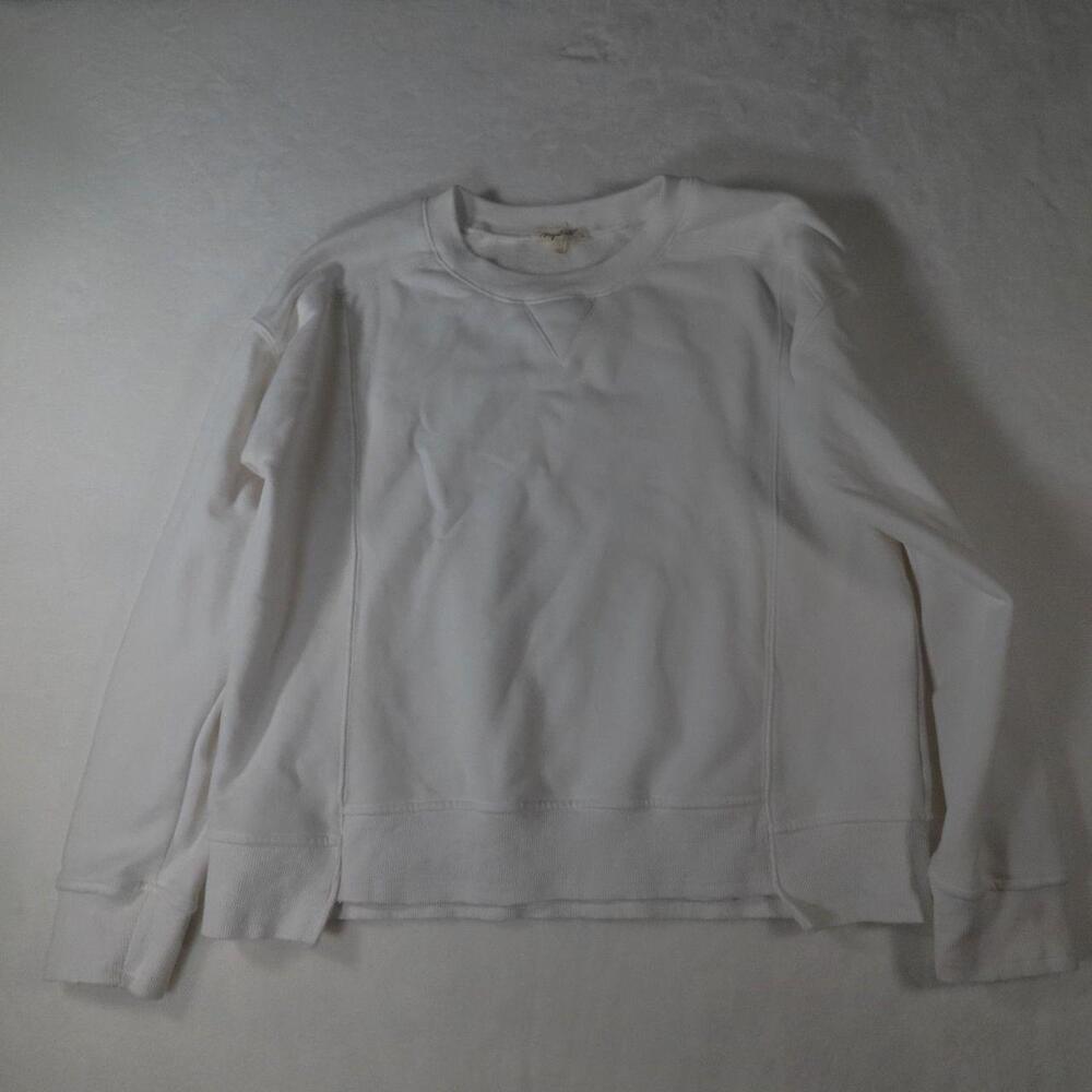 The Mystree Off White Crop Crewneck Sweatshirt is a stylish and comfortable pull